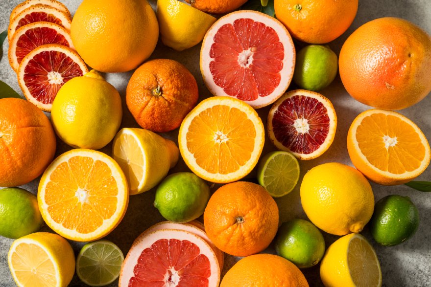 Razno citrusno voće bogato vitaminom c
